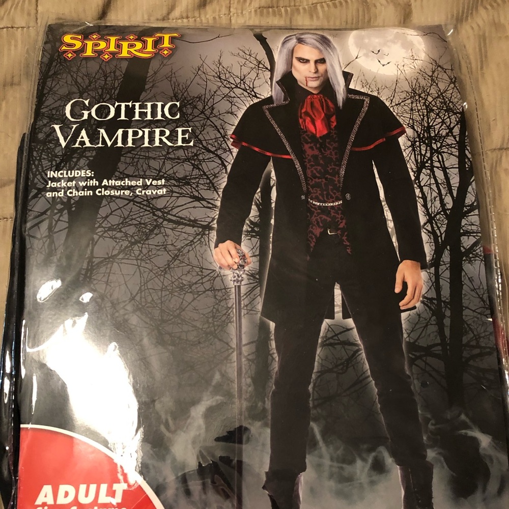 Men’s gothic vampire costume
